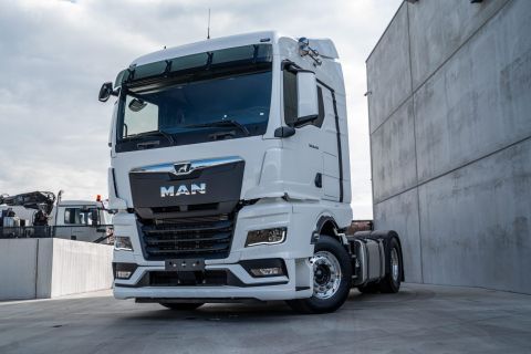 Man truck buiten 1
